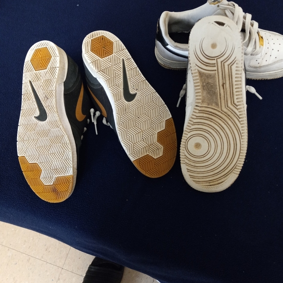 2 pairs Nike sneakers - Picture 7 of 7